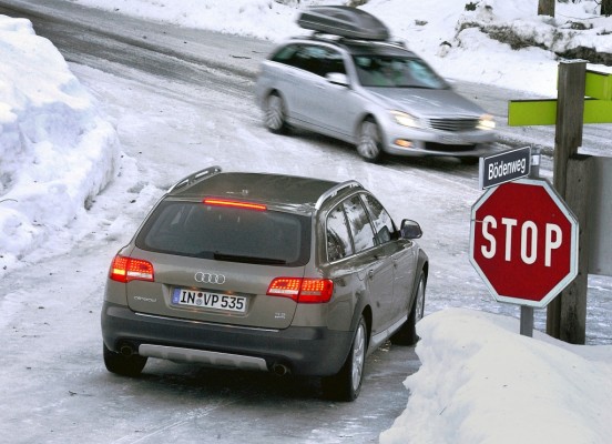 Recht: Bei Glatteisunfall sind alle Schuld