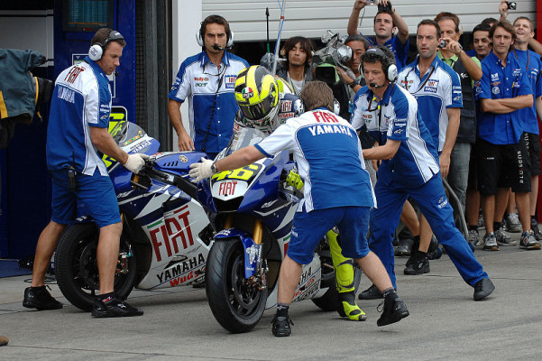 +++News+++ Weber kritisiert Yamaha: Das Team war an den kalten Reifen schuld