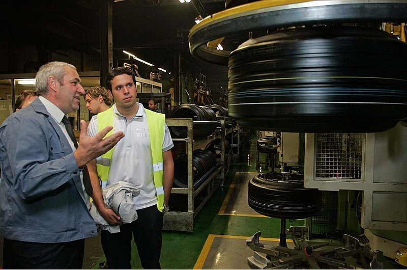 Hanauer in Hanau: La Rosa besucht Dunlop-Werk