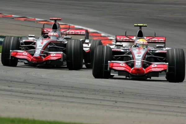 Umstrittene Mechaniker-Prämien: Unterstützung für Alonso