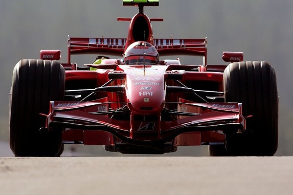 1. Freies Training: Räikkönen knapp in Führung