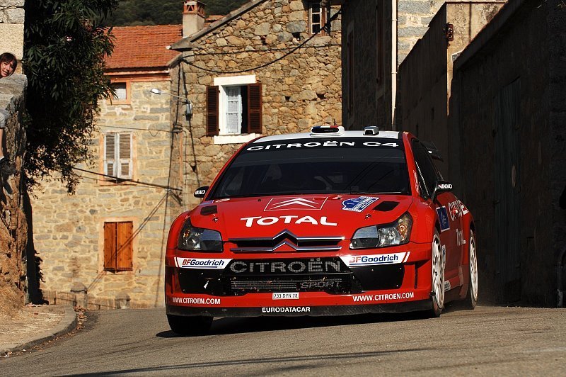 Frankreich, Tag 2: Sebastien Loeb zieht davon