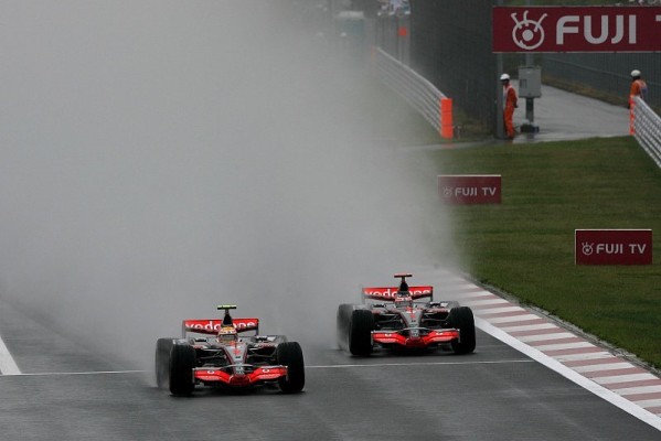 Hamilton stapelt tief: Alonso gibt nicht auf