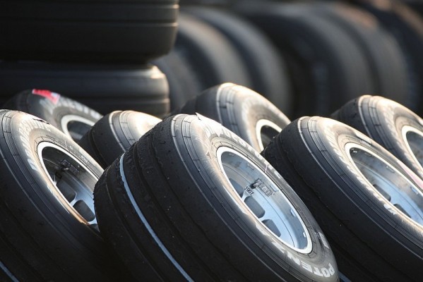 Jerez-Tests: Teams testen mit Slicks