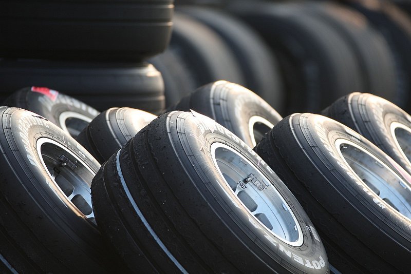Jerez-Tests: Teams testen mit Slicks