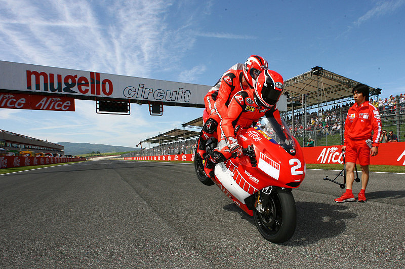 Kurztest auf Ducati: Michael Schumacher auf zwei Rädern