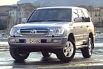 Überarbeitet: Der Land Cruiser 100 geht in das Modelljahr 2006 mit leicht geänderter Front