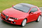 Das schöne Coupé kommt zunächst mit zwei Benzinmotoren