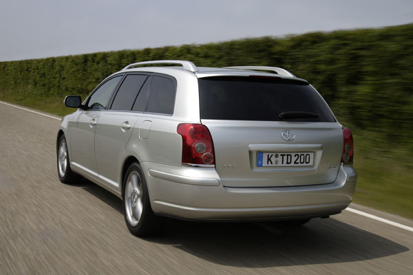 Toyota Avensis Combi - Heckansicht