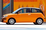 Zweifarblackierung: Der untere Karosserieteil ist orange oder rot, der obere schwarz