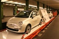 Fiat 500 rollt durch das Berliner U-Bahn-Netz