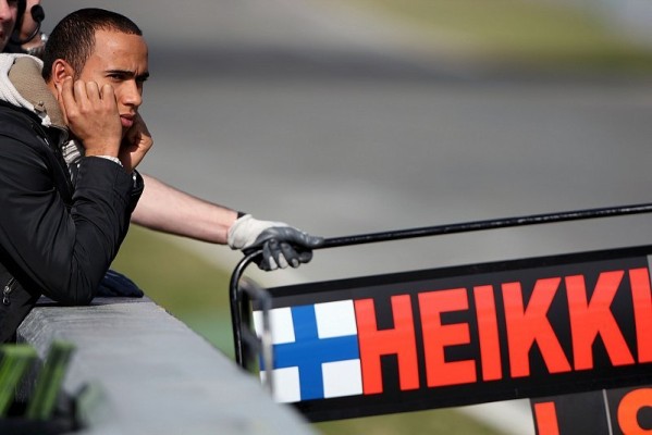 Hamiltons vermischte Aussagen: Alonso und die Tests