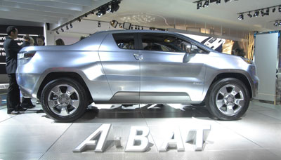 Toyota A-Bat: Pick-up-Hybrid mit innovativer Ladefläche