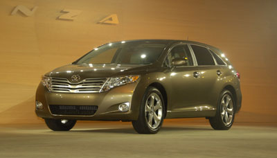 Toyota präsentiert den Venza und den Camry Hybrid