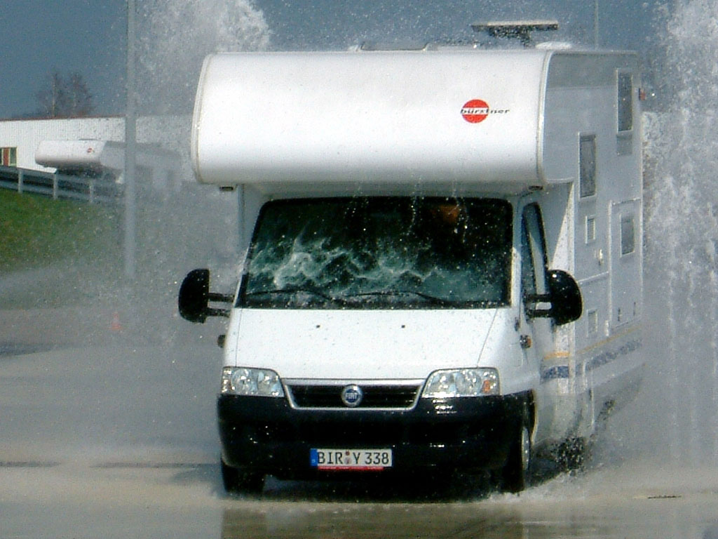 Bürstner bietet Fahrertraining für Reisemobil- und Caravanbesitzer