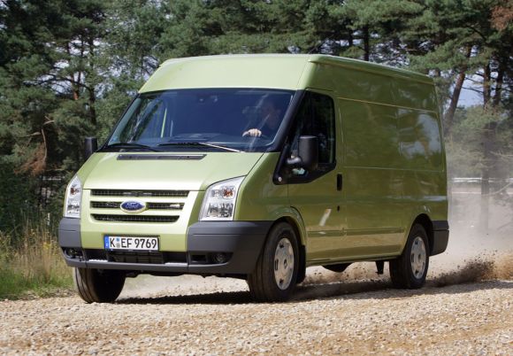 Ford Transit mit aufgewerteter Serienausstattung