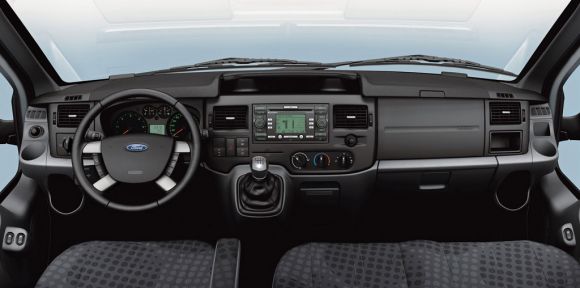 Ford Transit mit aufgewerteter Serienausstattung