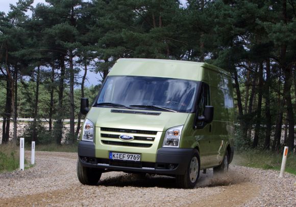 Ford Transit mit aufgewerteter Serienausstattung