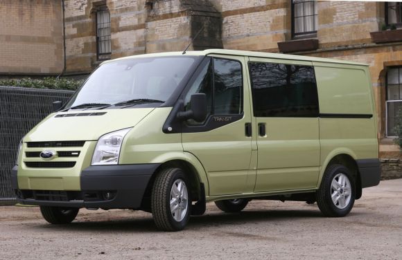 Ford Transit mit aufgewerteter Serienausstattung