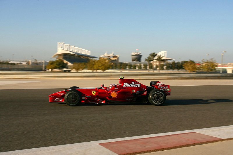 Glock auf der Lauer: Ferrari dominiert