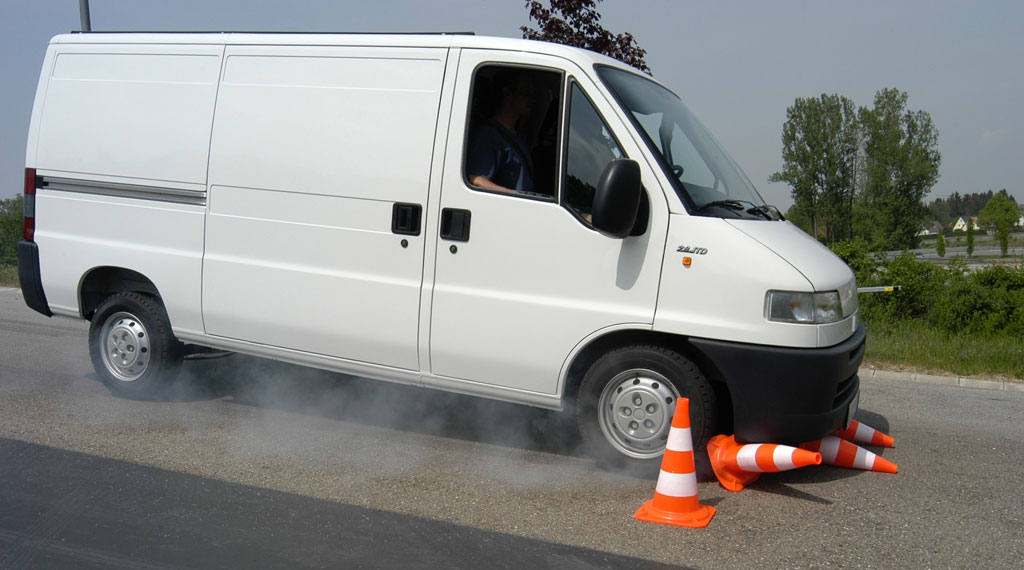 ADAC gegen Tempolimit für Kleintransporter