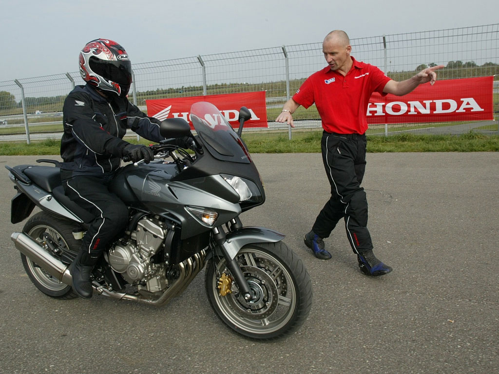 Honda hilft ohne Führerschein aufs Motorrad