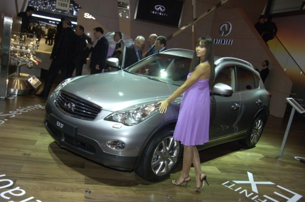 Infiniti kommt über Genf nach Europa