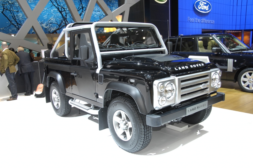 Land Rover: Premieren zum Geburtstag