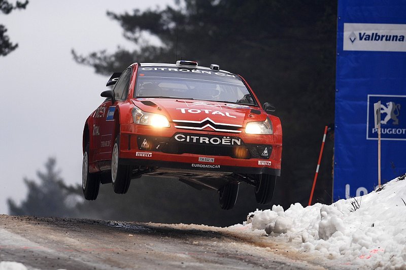 Loeb denkt an die WM: Der Druck wächst