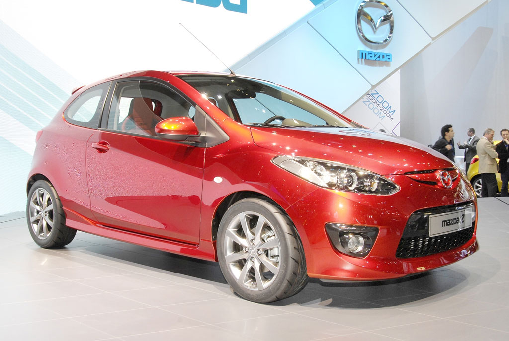 Mazda in Genf mit dreitürigem 2-er und Wasserstoffantrieb