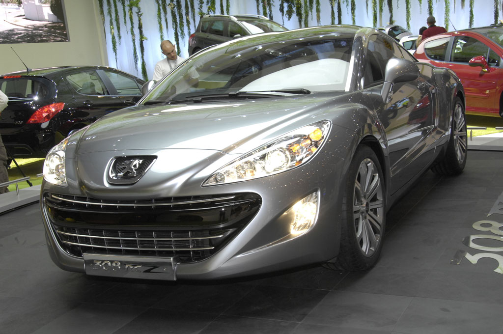 Peugeot stellt den 308 SW und den Partner Tepee vor