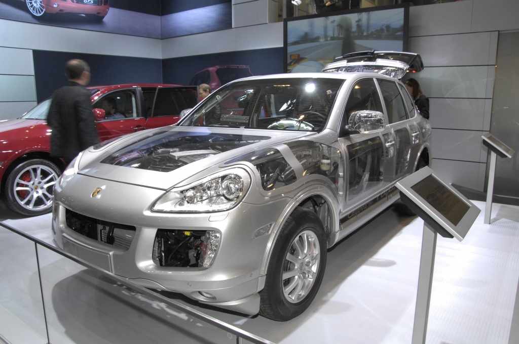 Porsche in Genf: Schnelle und sparsamere Modelle