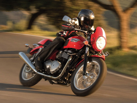 Triumph spendiert der Klassiker-Reihe Einspritzmotoren