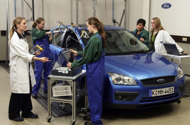 370 Mädchen sind am „Girls' Day“ bei Ford zu Gast