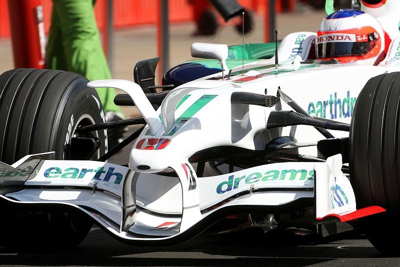 Barcelona, Tag 2: Flossen, Nasen, Slicks und Barrichello