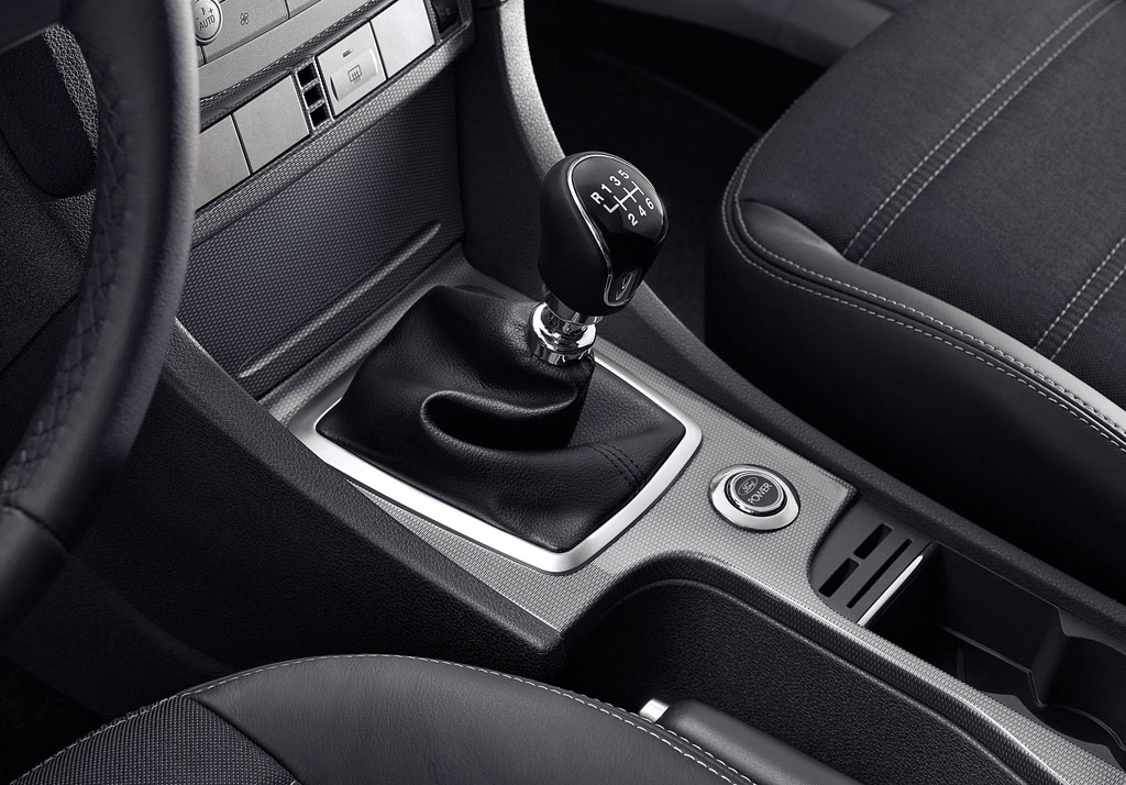 Ford bietet Focus CC als limitiertes Modell „Black Magic“ an