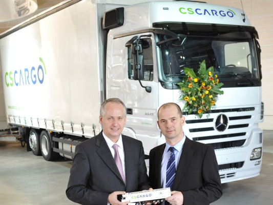 Großauftrag über 335 Mercedes-Benz Actros