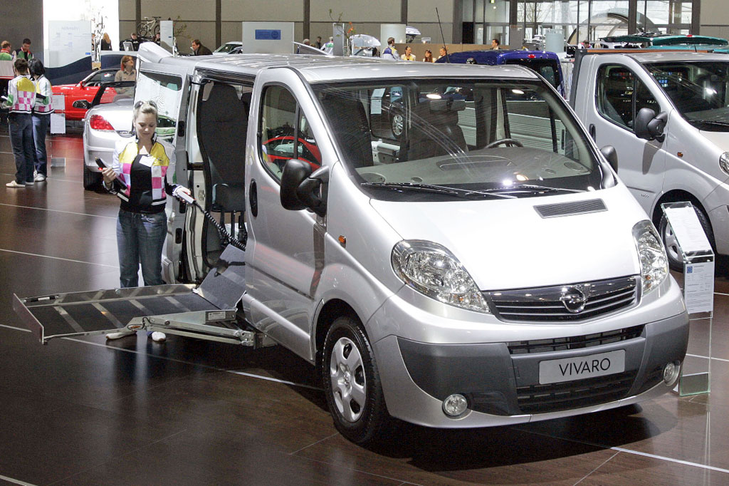 Opel präsentiert Vivaro für Rollstuhlfahrer