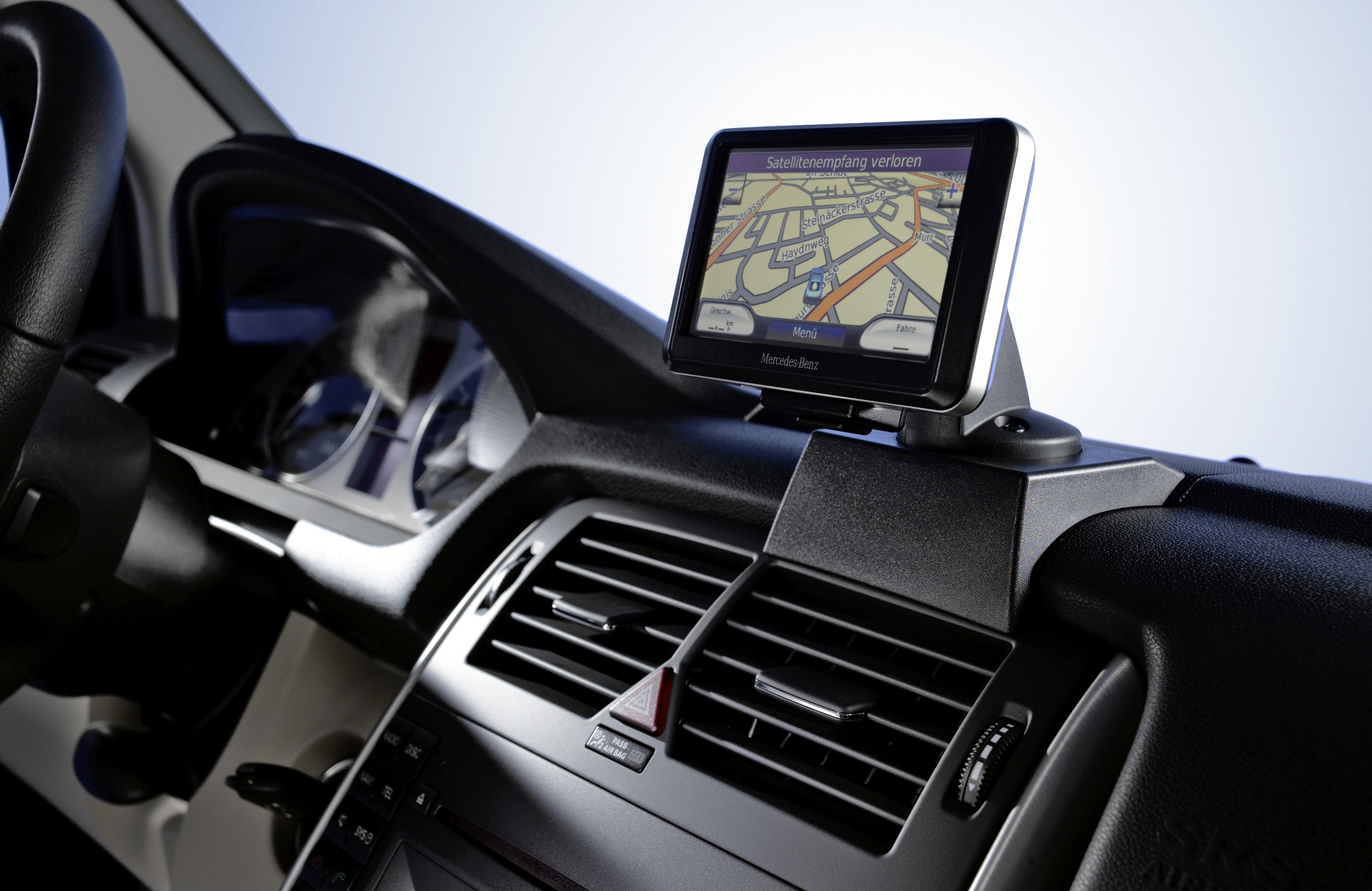 Portables Navigationssystem von Mercedes-Benz für A- und B-Klasse