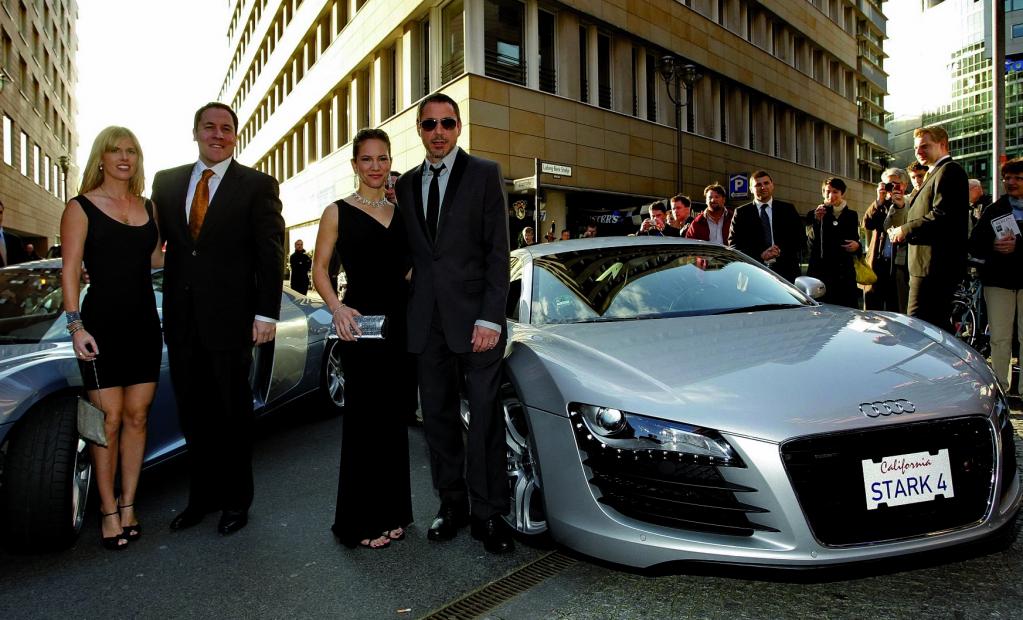Robert Downey Jr. fährt im Audi R8 vor