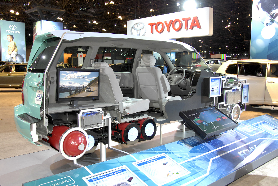 Toyota zeigt Plug-in-Hybrid auf der Hannover-Messe