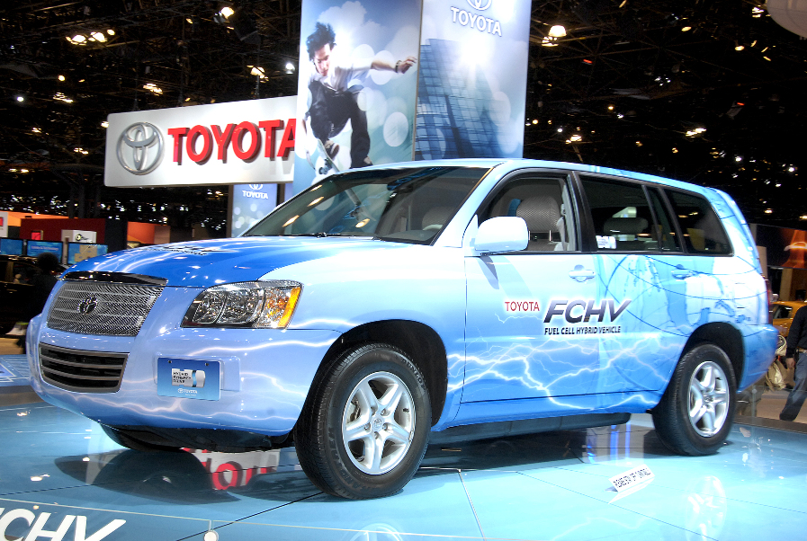 Toyota zeigt Plug-in-Hybrid auf der Hannover-Messe