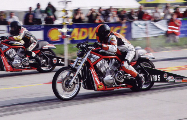 Wieder Dragster-Rennen von Harley-Davidson