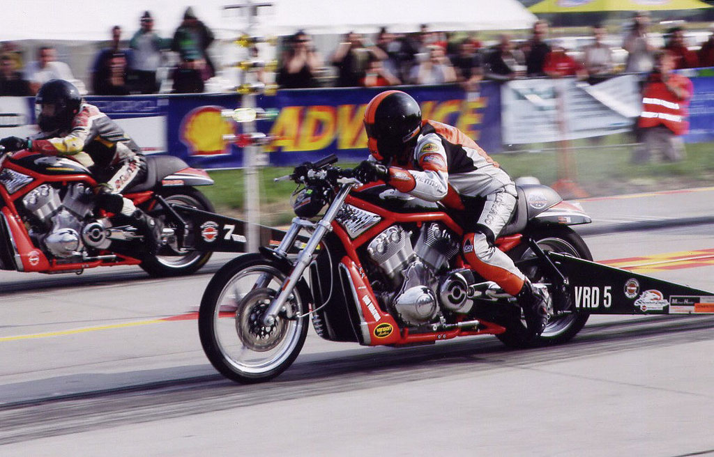 Wieder Dragster-Rennen von Harley-Davidson