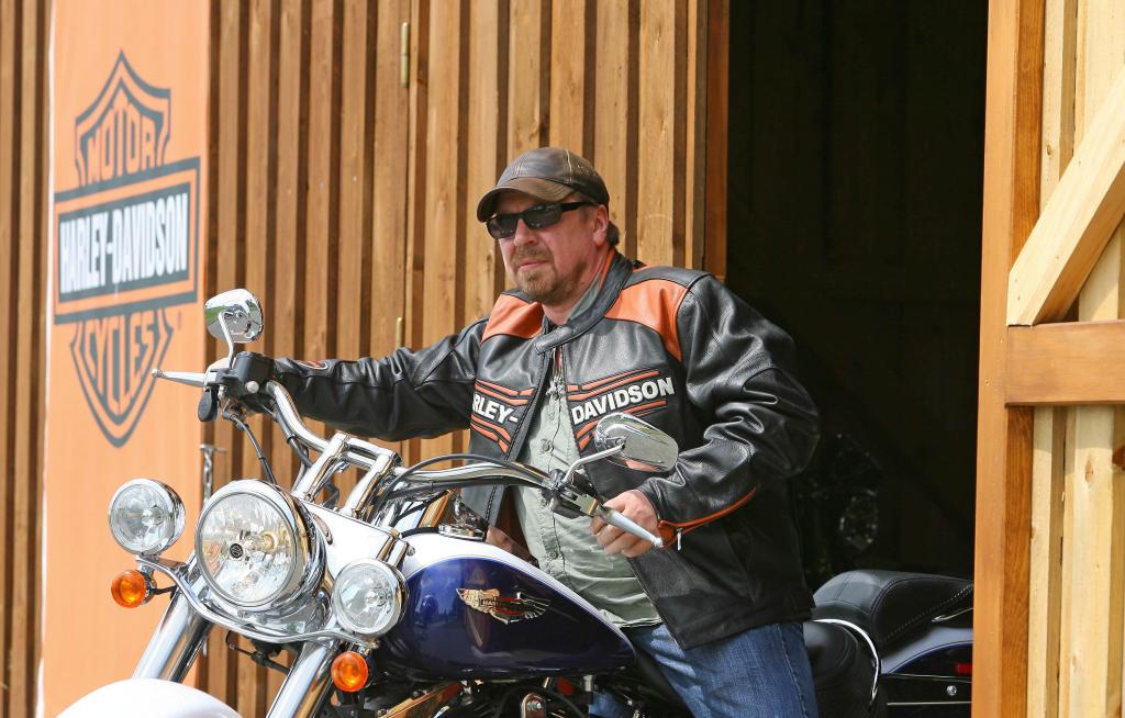 Armin Rohde steht auf Harley-Davidson 