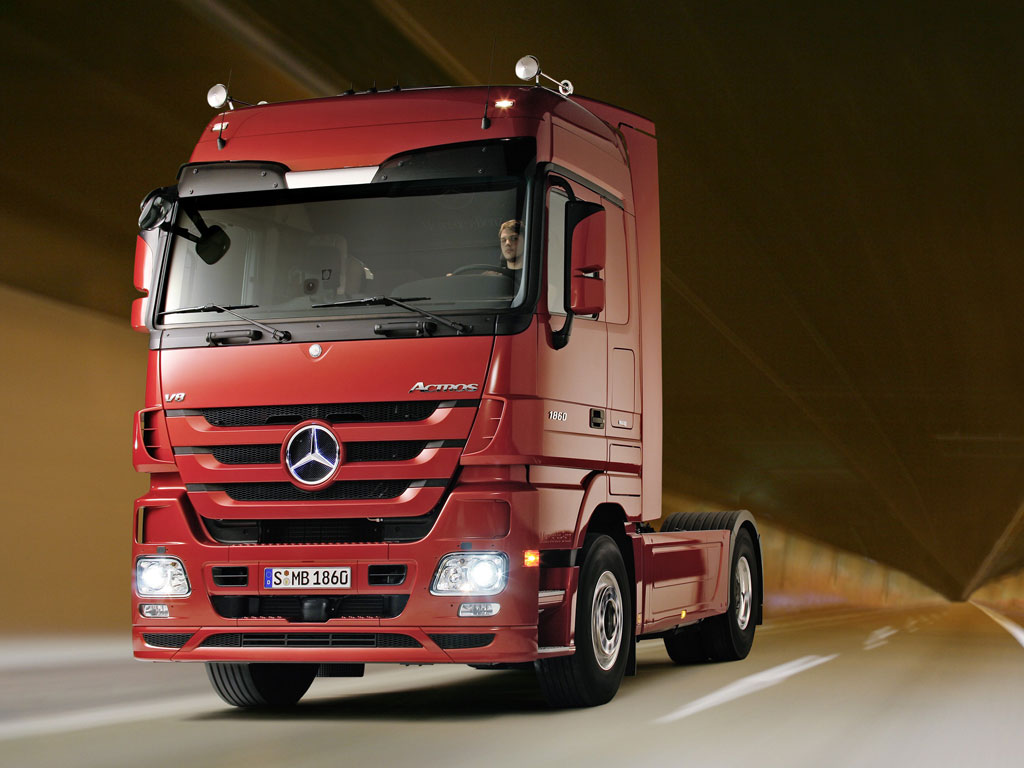 Daimler liefert 500 Nutzfahrzeuge mit alternativen Antrieben an UPS