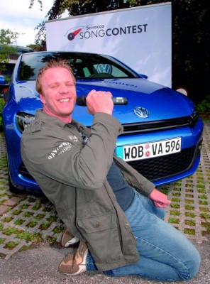 Dennis Ritter-Eichenlaub singt für den Volkswagen Scirocco