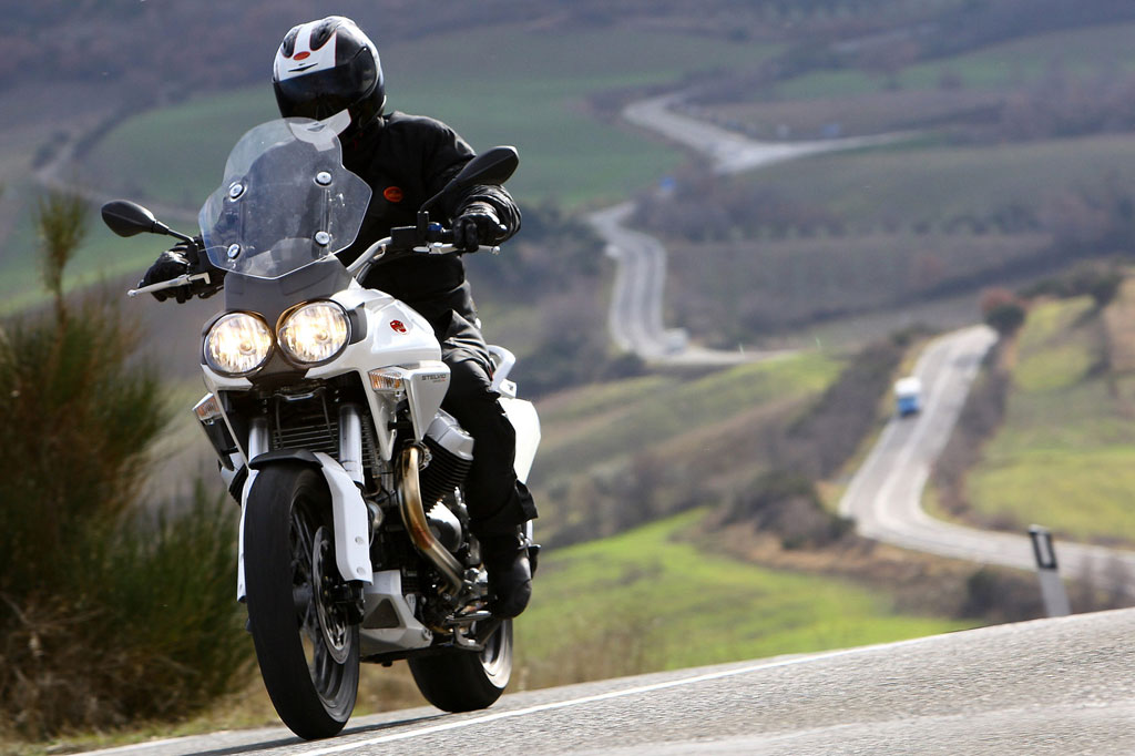 Fahrbericht Moto Guzzi Stelvio 1200: GS auf Italienisch