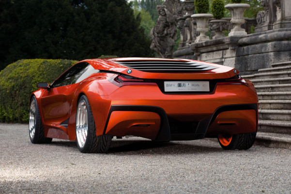Flach, rot und sündhaft schön: BMW M1 Hommage