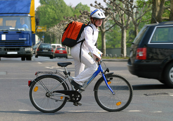 Kinder im Straßenverkehr schützen 